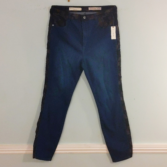 Pilcro High Rise Floral Contrast Skinny Jeans 14 - Picture 5 of 10